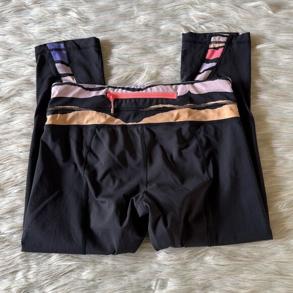 Lululemon Run: Inspire Crop II in Black/Bleacher Stripe Black Iris Flower - Picture 3 of 8